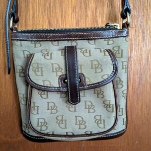 Dooney & Bourke Monogram Crossbody Handbag/Purse.  Good Condition. (2 Flaws)